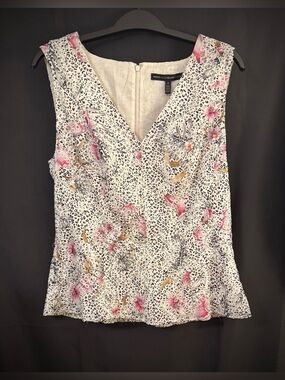 NWT - White House Black Market Pink Floral V-Neck Sleeveless Top. Size 10.